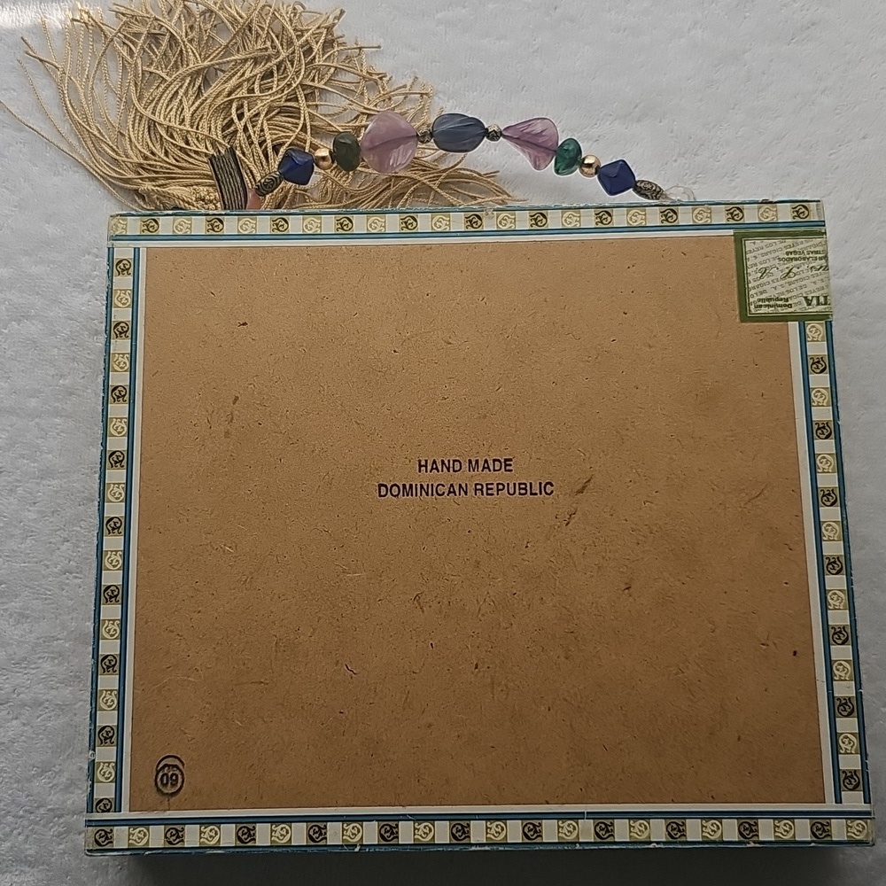 Vintage Unique Delicados Dominican Republic Cigar Box With Beaded Handle EUC - Picture 9 of 15
